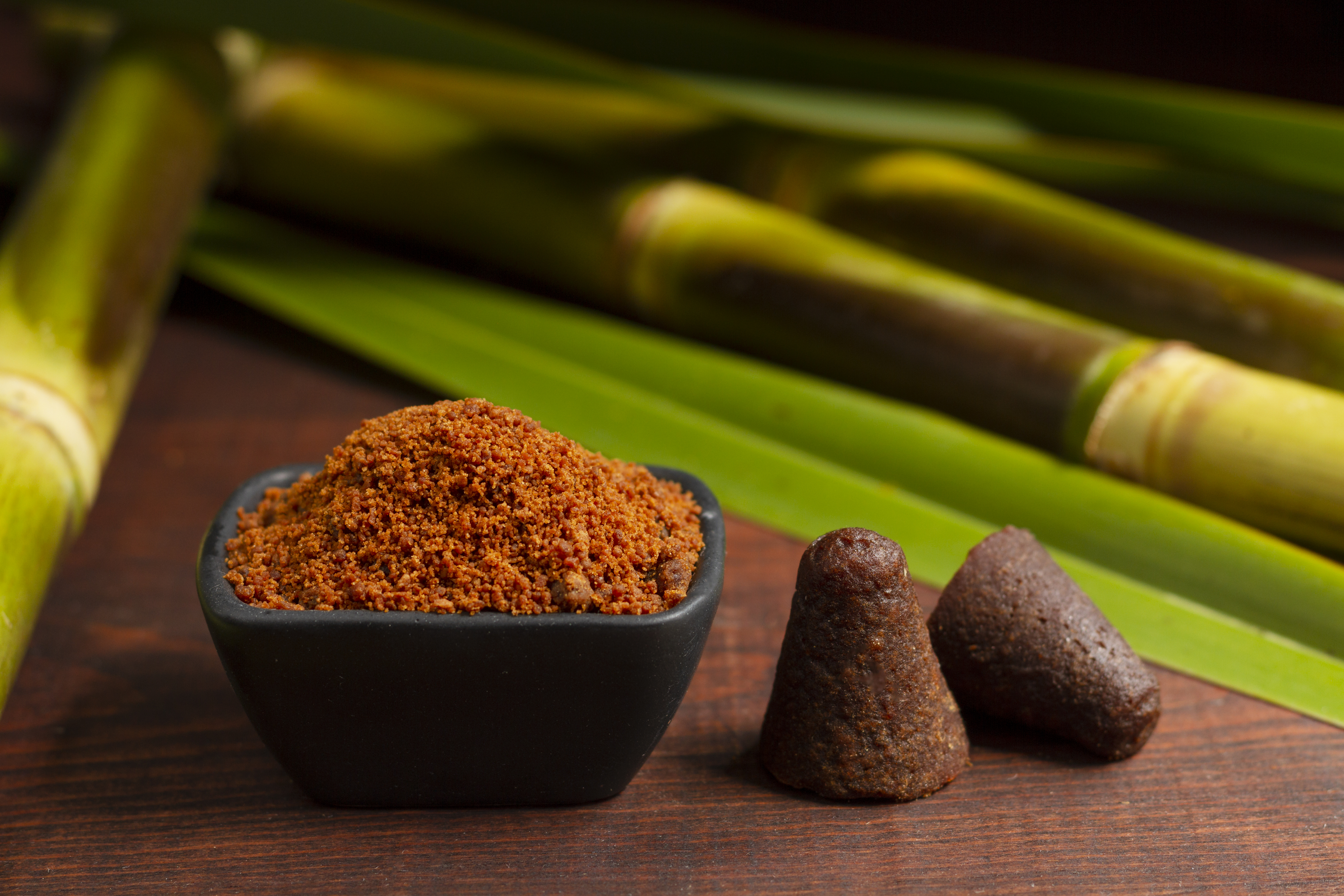 jaggery powder with cube and sugarcane